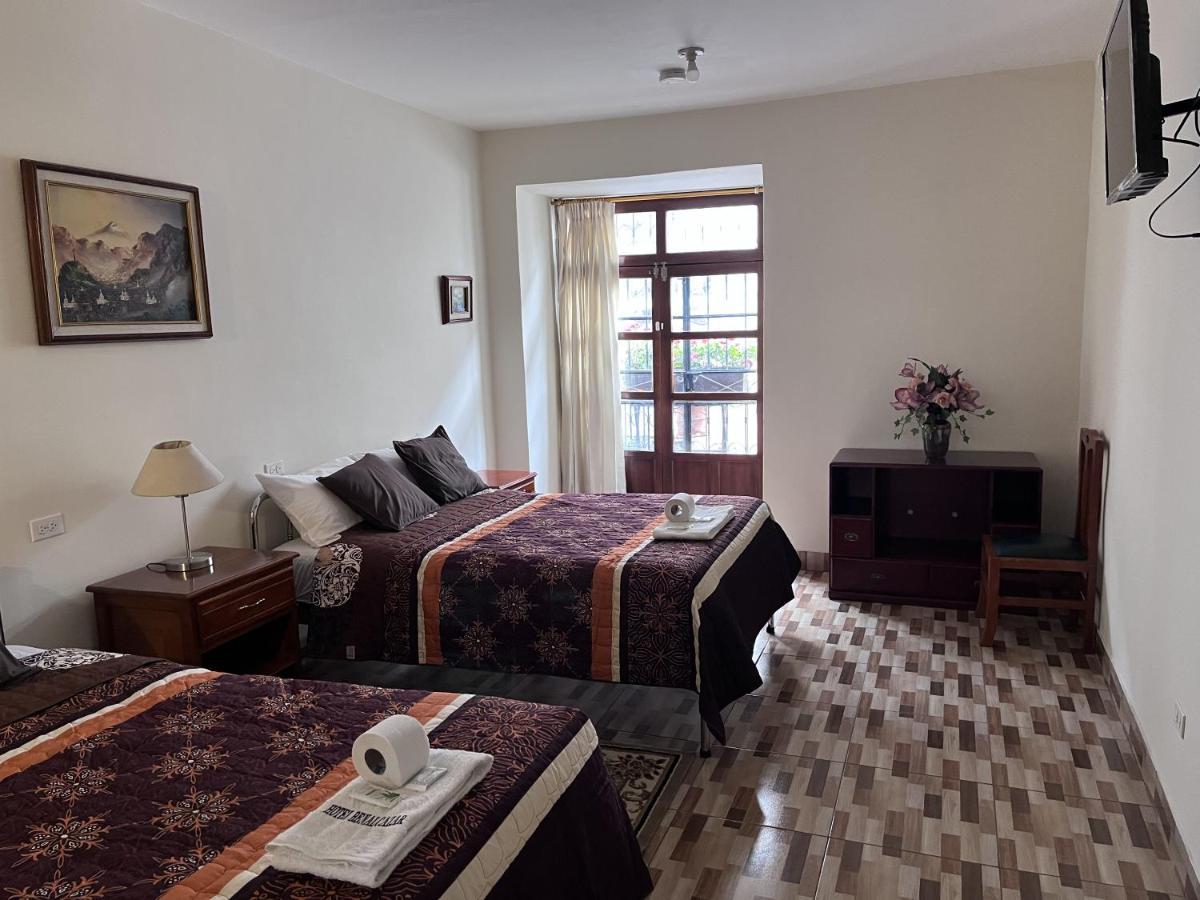 Hostal Benalcazar Quito Bagian luar foto