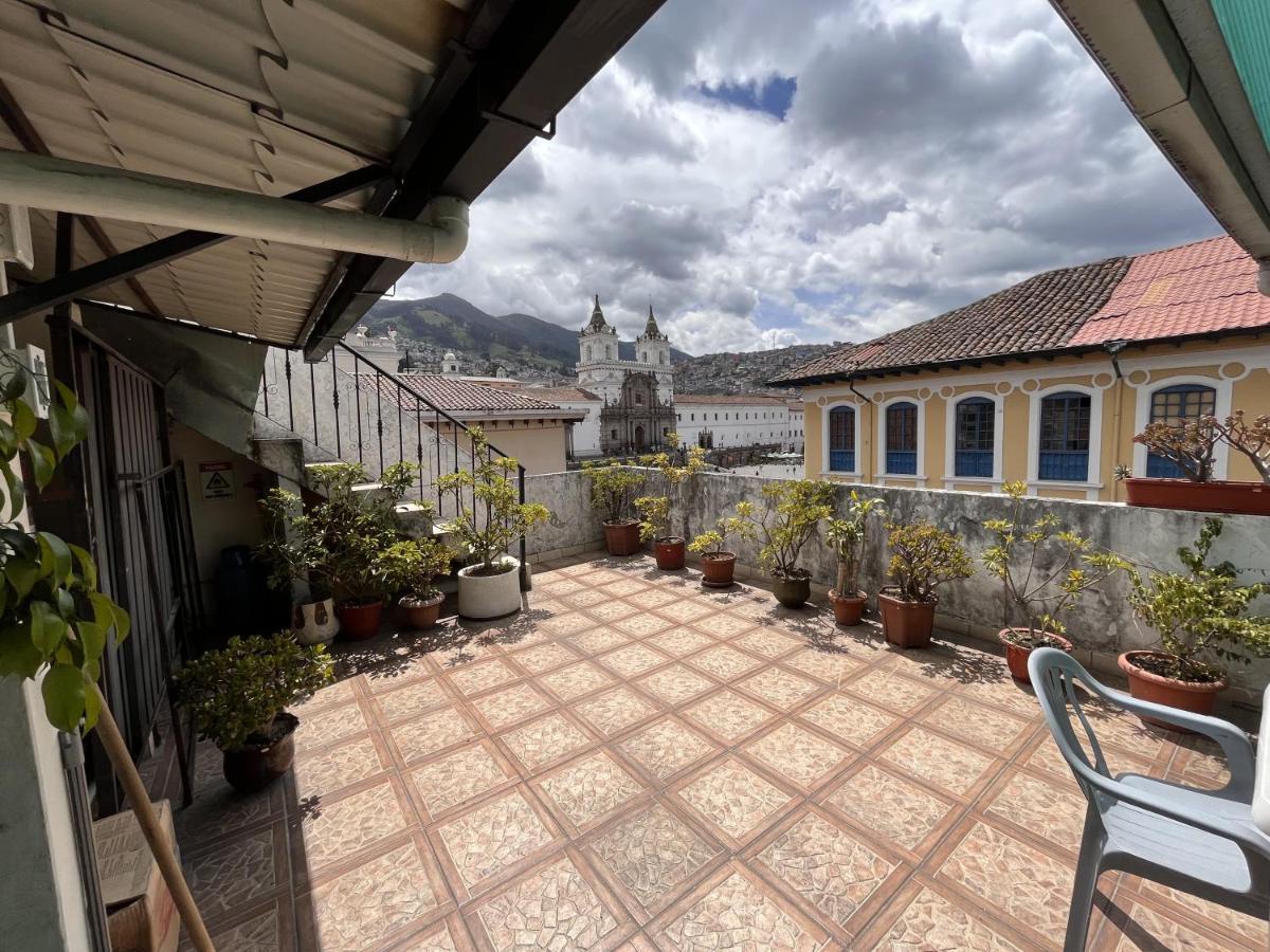 Hostal Benalcazar Quito Bagian luar foto