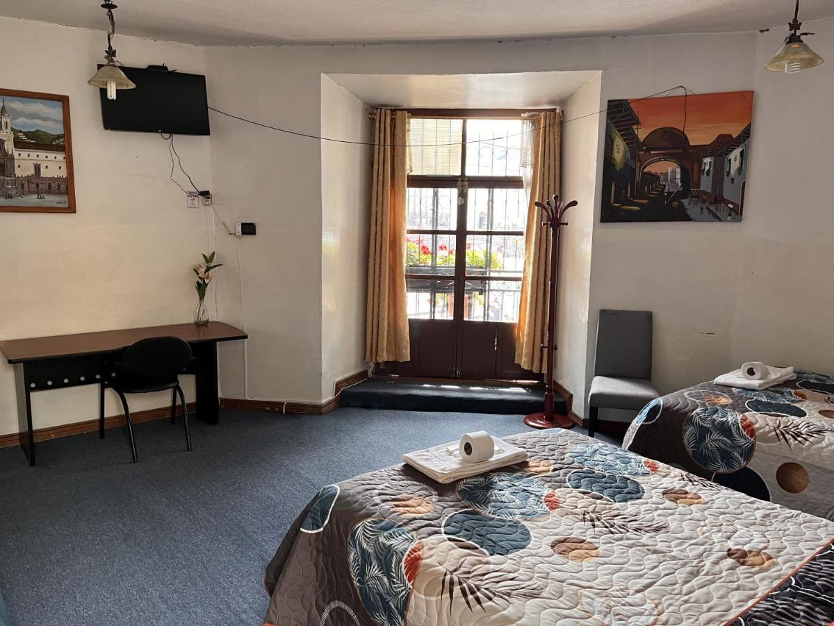Hostal Benalcazar Quito Bagian luar foto