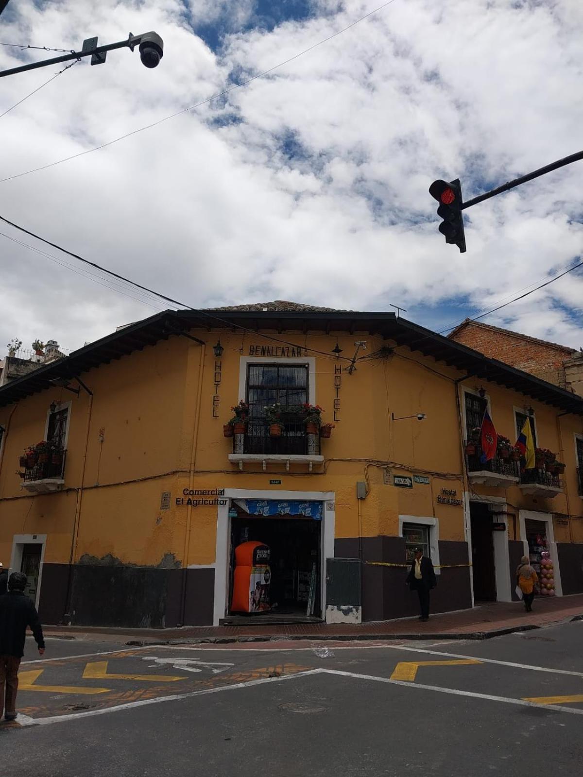 Hostal Benalcazar Quito Bagian luar foto